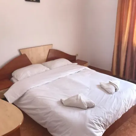 Gazde/Camere de închiriat Flavia