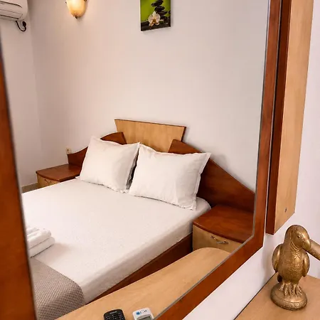 Gazde/Camere de închiriat Flavia